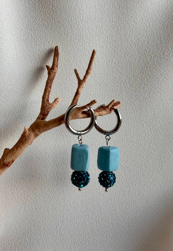 Blue zirconia's with silver