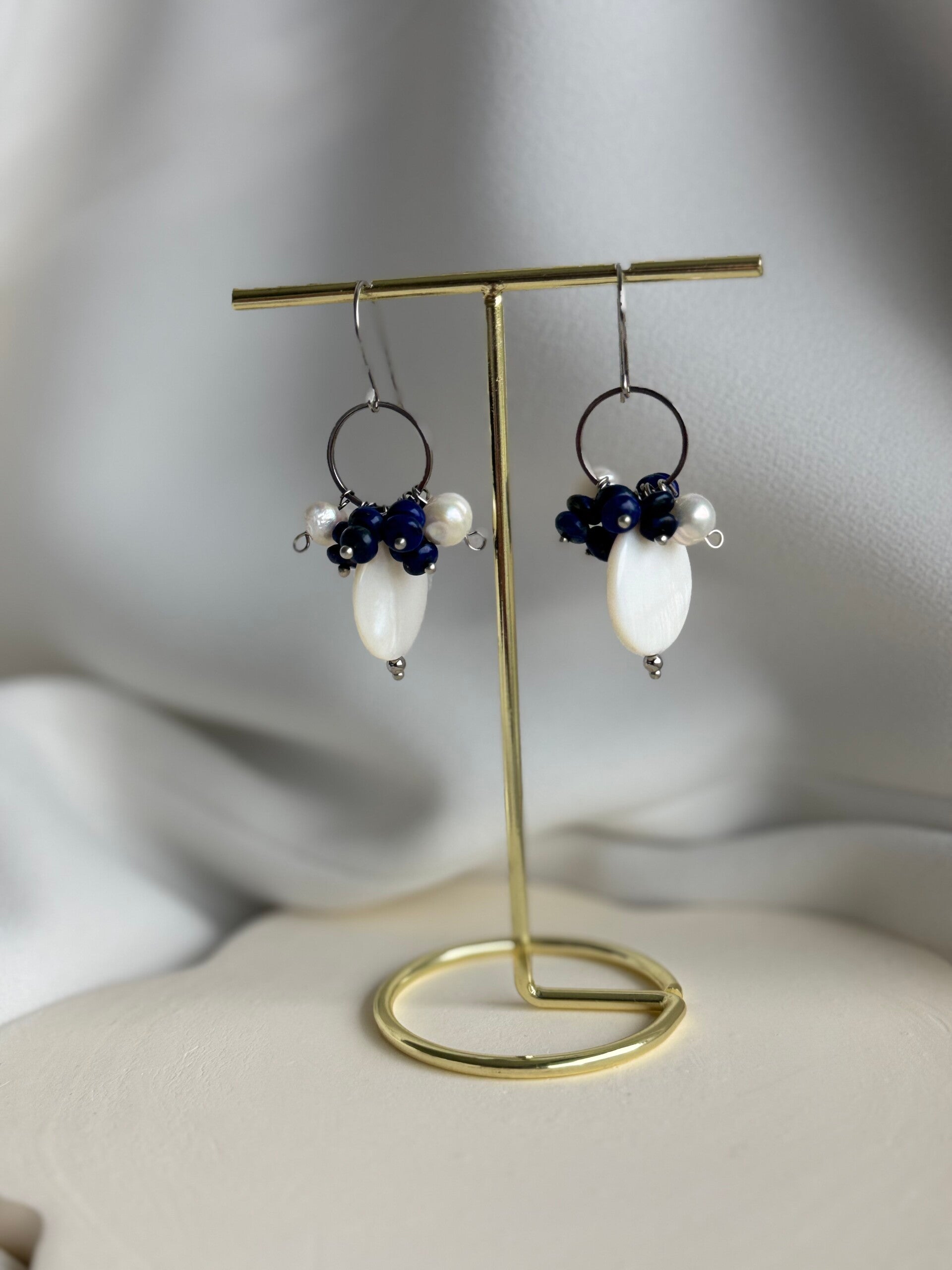 Medium long lapis lazuli-shell beads-silver