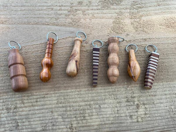 Schlüsselanhänger aus Holz, gedrechselt und handgemacht