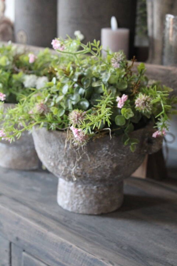 Prachtige pot op voet van het merk SUZO