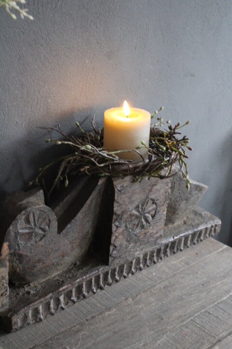 Oud houten ornament / kandelaar
