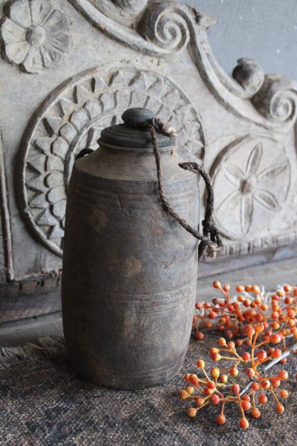 Nepalese houten kruik oud hout met deksel en touw