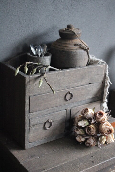 Stoer en sfeervolle gruttersbak / ladekastje driftwood