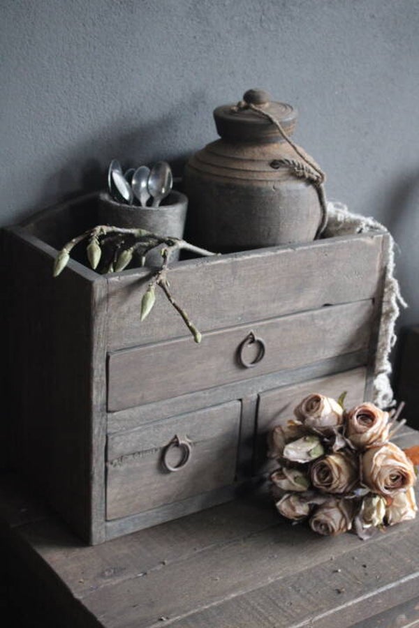 Stoer en sfeervolle gruttersbak / ladekastje driftwood