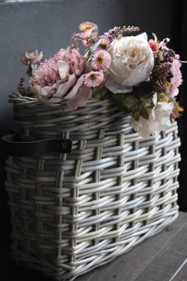 Rieten mand met lederen handvaten maat S