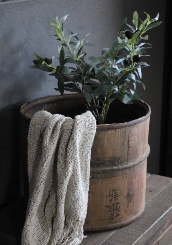 Oude, houten Chinese emmer / plantenbak