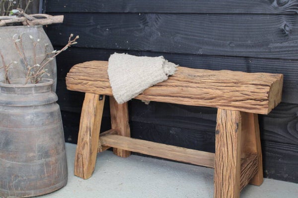 Robuust houten bankje