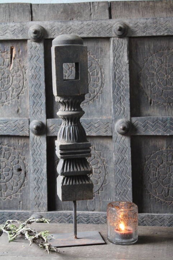 Ornament Ratna op standaard hout