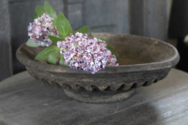 Unieke, oude stenen schaal met gave geribbelde onderkant