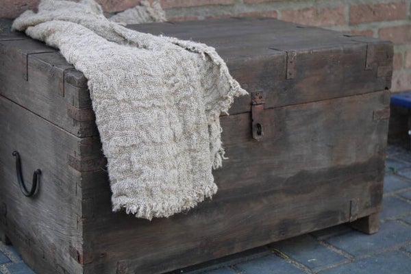 Oude houten authentieke kist uit India