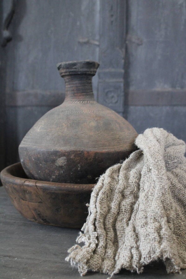 Oude stenen halskruikje H23