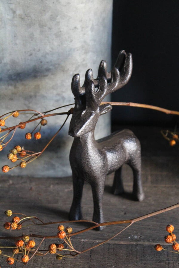 Hert met gewei gietijzer