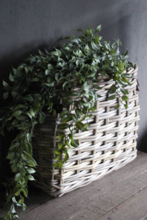 Rieten mand met lederen handvaten maat S