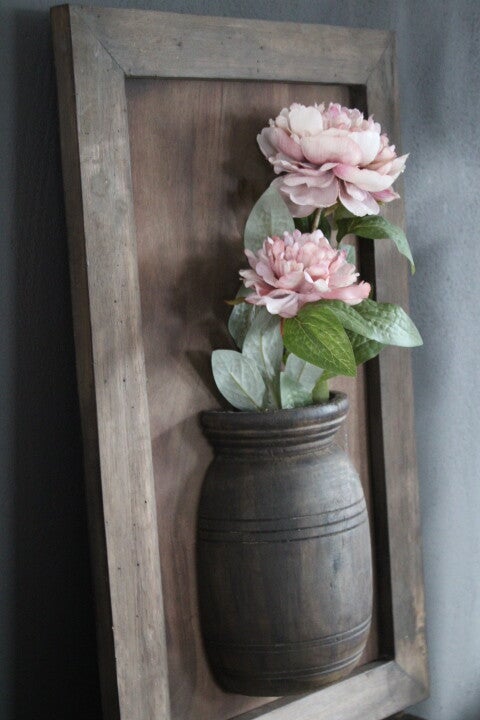 Houten wandpaneel met nepalese pot (excl. inhoud)