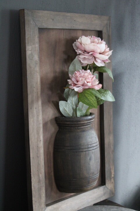 Houten wandpaneel met nepalese pot (excl. inhoud)