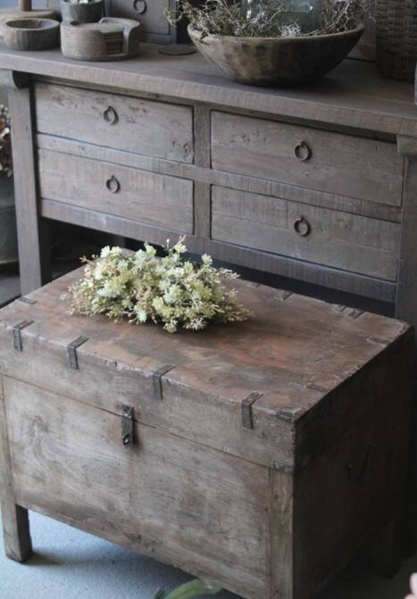 Oude houten authentieke kist uit India