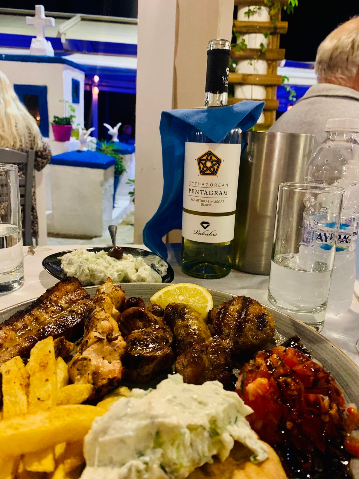 Verwen je zintuigen met Samos: De perfecte zoete Griekse wijn / Over ...