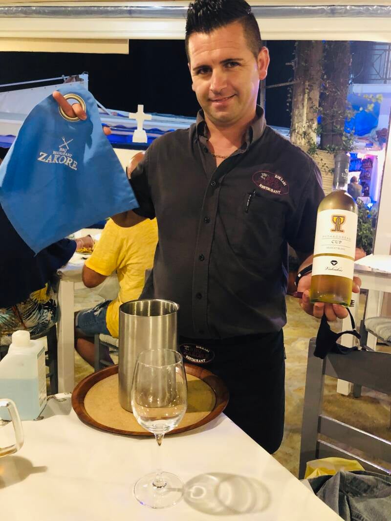 Heerlijke vakakis wijnen bij de beste restaurants van Samos, hier bij zakore in Kokkari