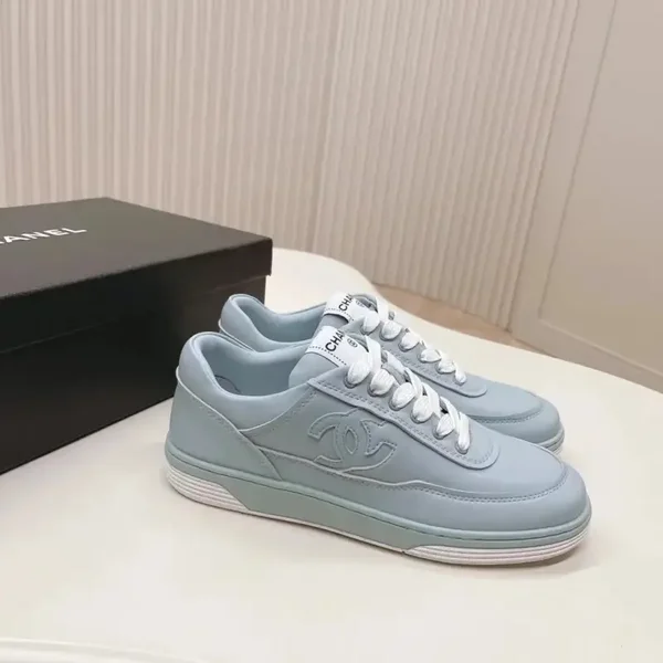 Chanel Sneakers Bleu ciel T44