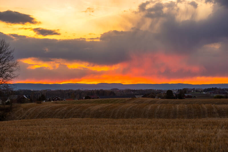 Solnedgang &quot;himmelen brenner&quot;