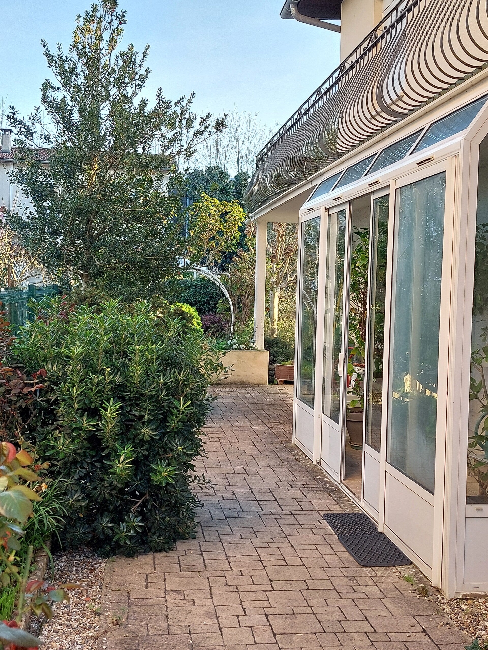 La serre vers le jardin