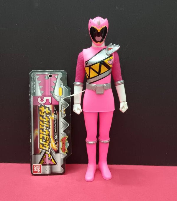 Figura vinilo serie sentai hero similar a power rangers. Rosa