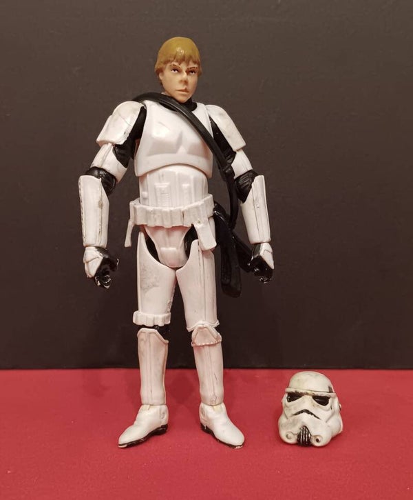FIGURA SERIE STAR WARS LUKE SKYWALKER STORMTROOPER HASBRO