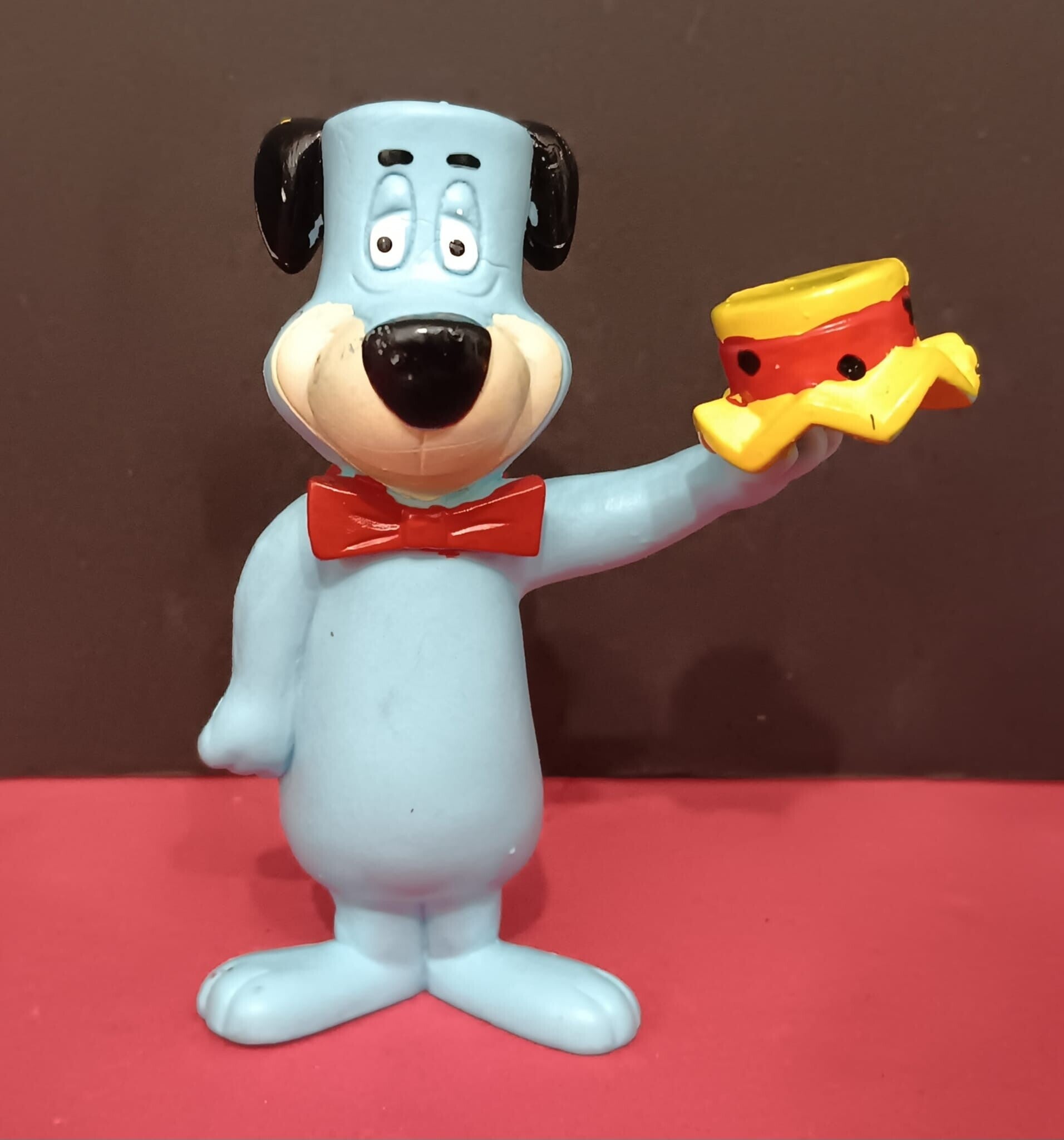 FIGURA DE GOMA PVC SERIE HANNA BARBERA HUCLKEBERRY HOUND MINILAND 1991