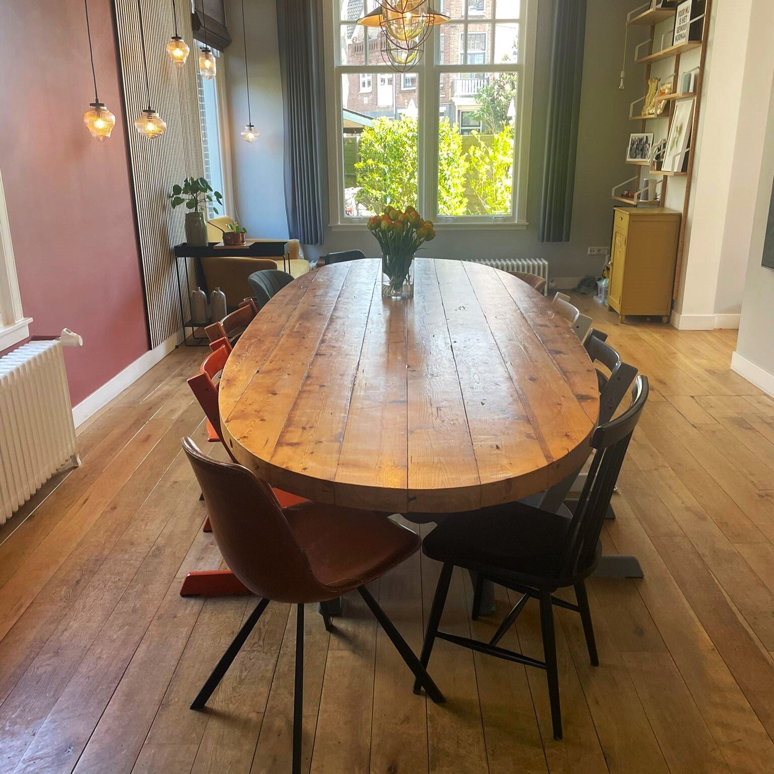 Ovalen robuuste tafel