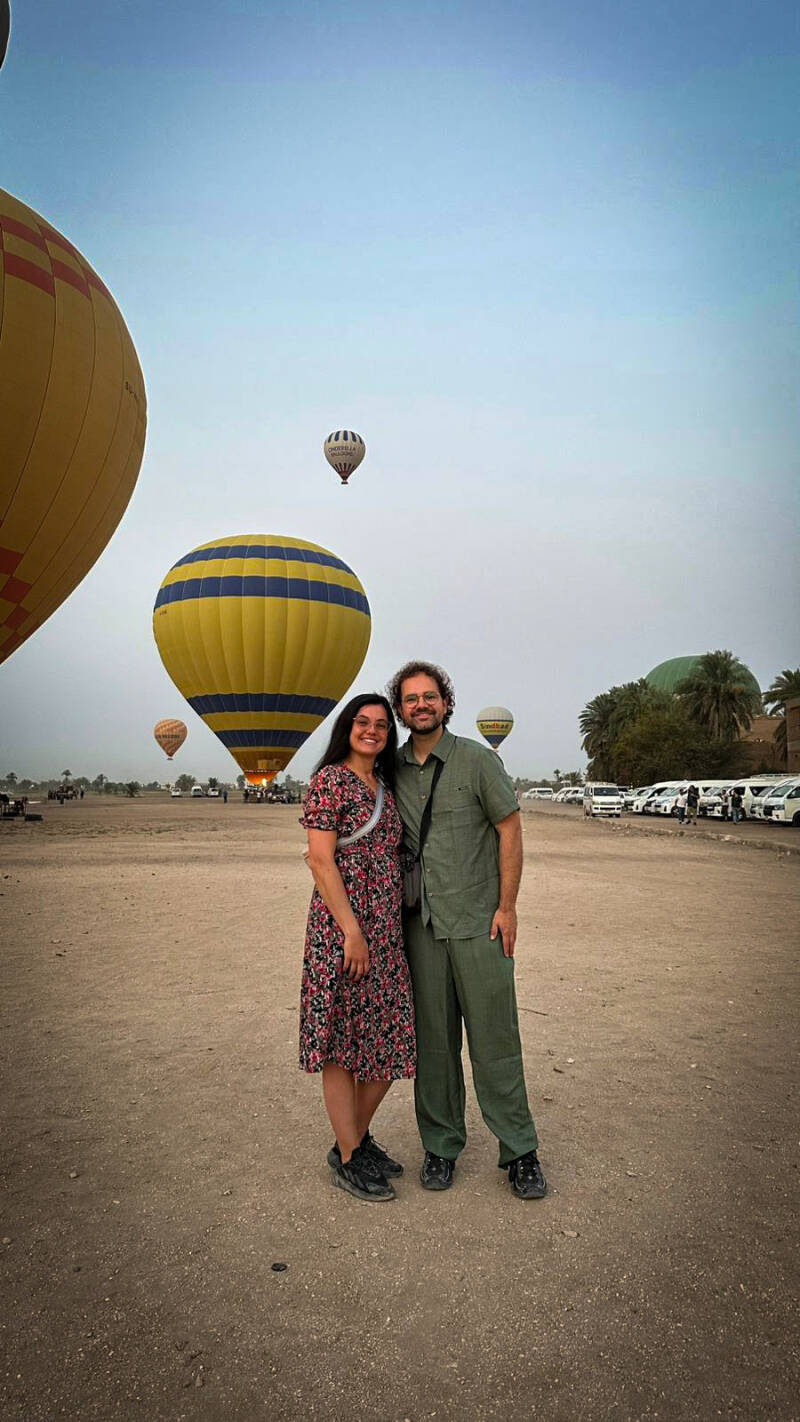 Luchtballon vaart over Luxor