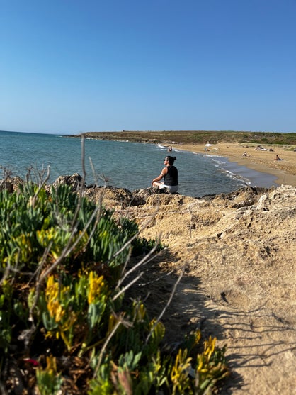 op het rustige privéstrand waar we dagelijks ontspanden