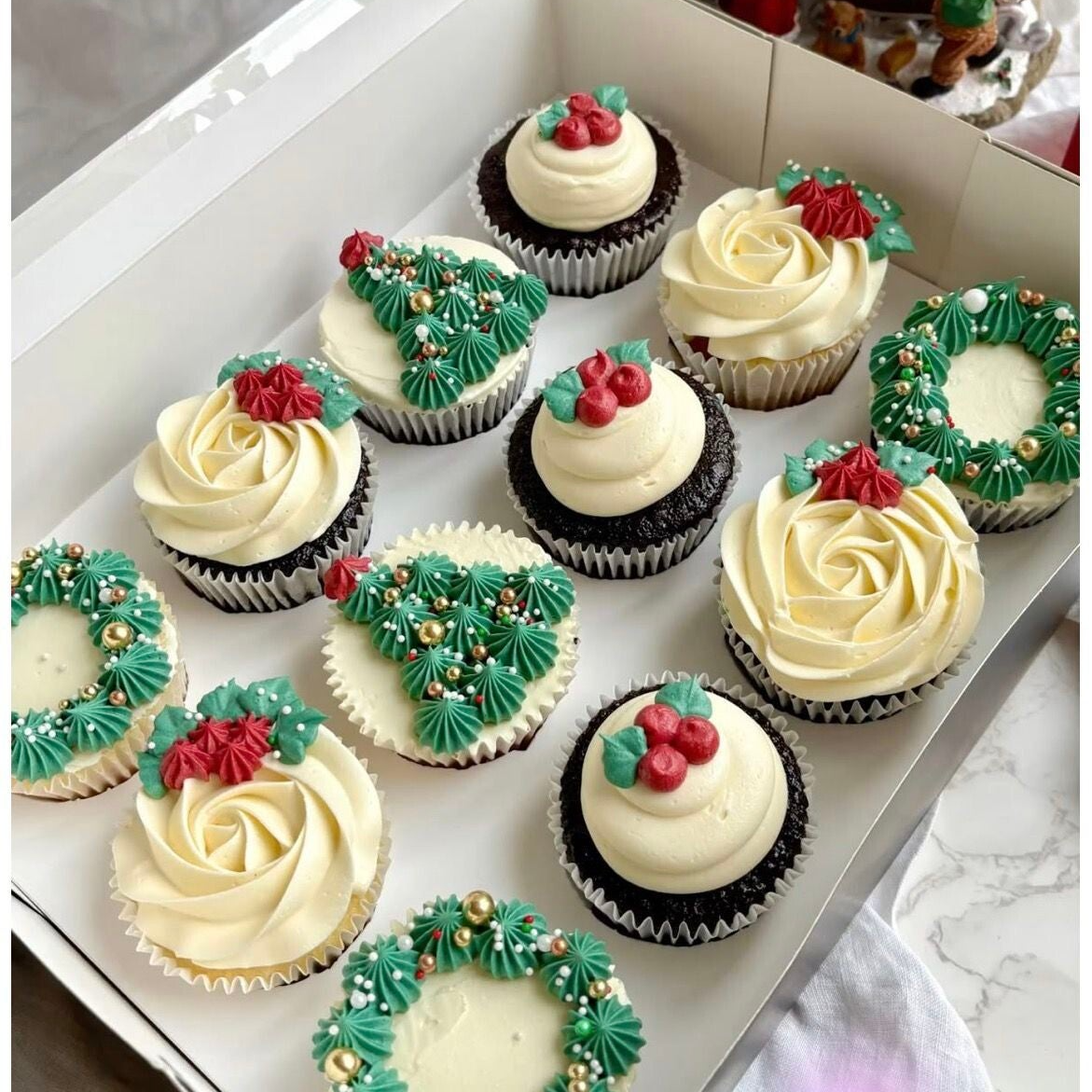 Dozen christmas cupakes
