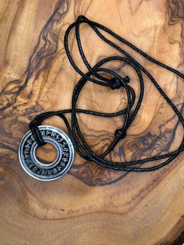 Dutch Oak Viking Ketting met Rune Tekens