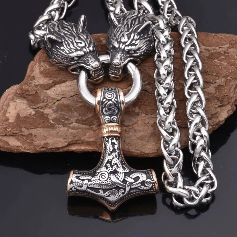 Viking ketting Mjolnir met wolvenkoppen en runen