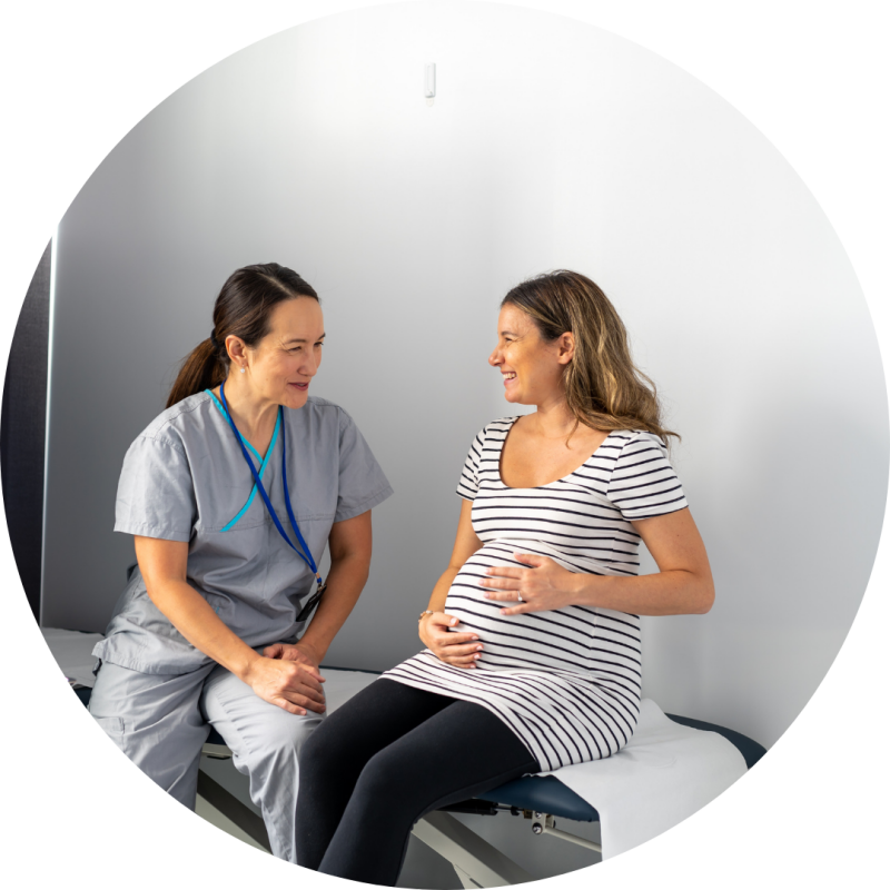 pregnant expat mom spaeking to a spanish maternity nurse