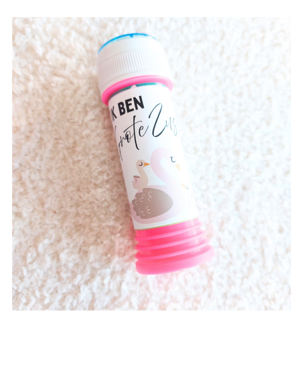 TWEELING Grote zus, zwaan, bellenblaaswikkel