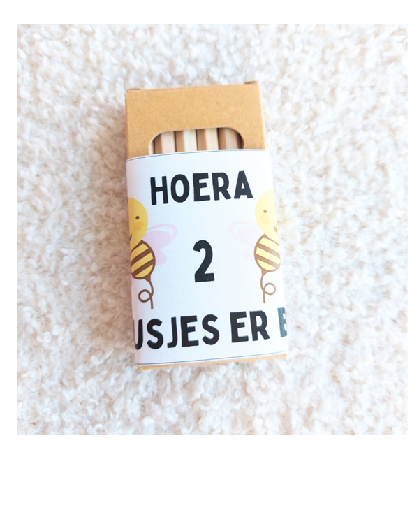 TWEELING kleurtjeswikkel, zusjes