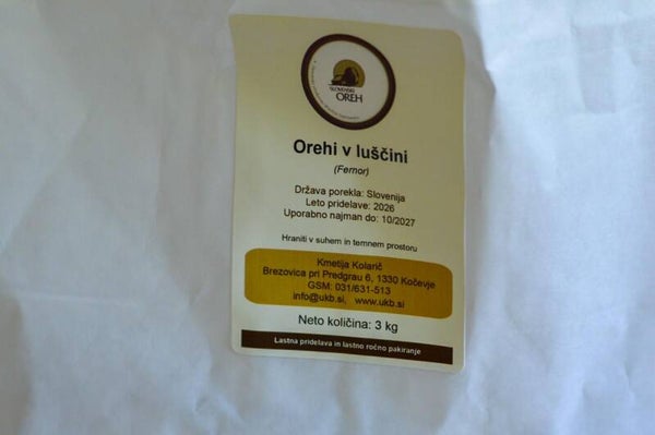 Orehi v luščini v vrečki