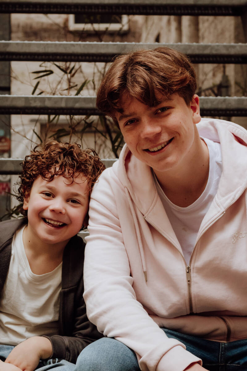 Captured by J Familie