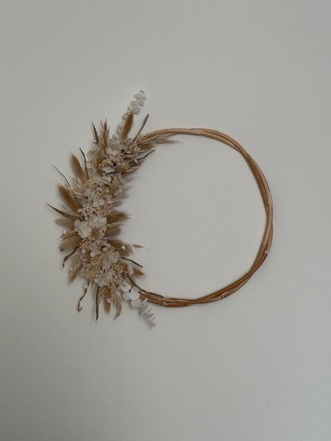 Handgemaakte Vietnamese hoepel met droogbloemen