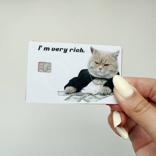 🐱💰 „I’m Very Rich“ Kreditkartenhülle – Die Boss-Katze regelt das! 💳