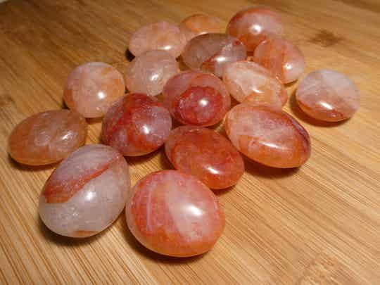 Hematoïde kwarts ( Vuur kwarts, Red healer) Getrommeld