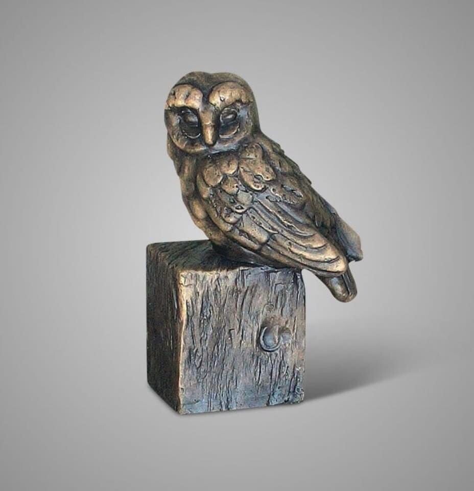 Brynxz uil op statue Majestic Brown