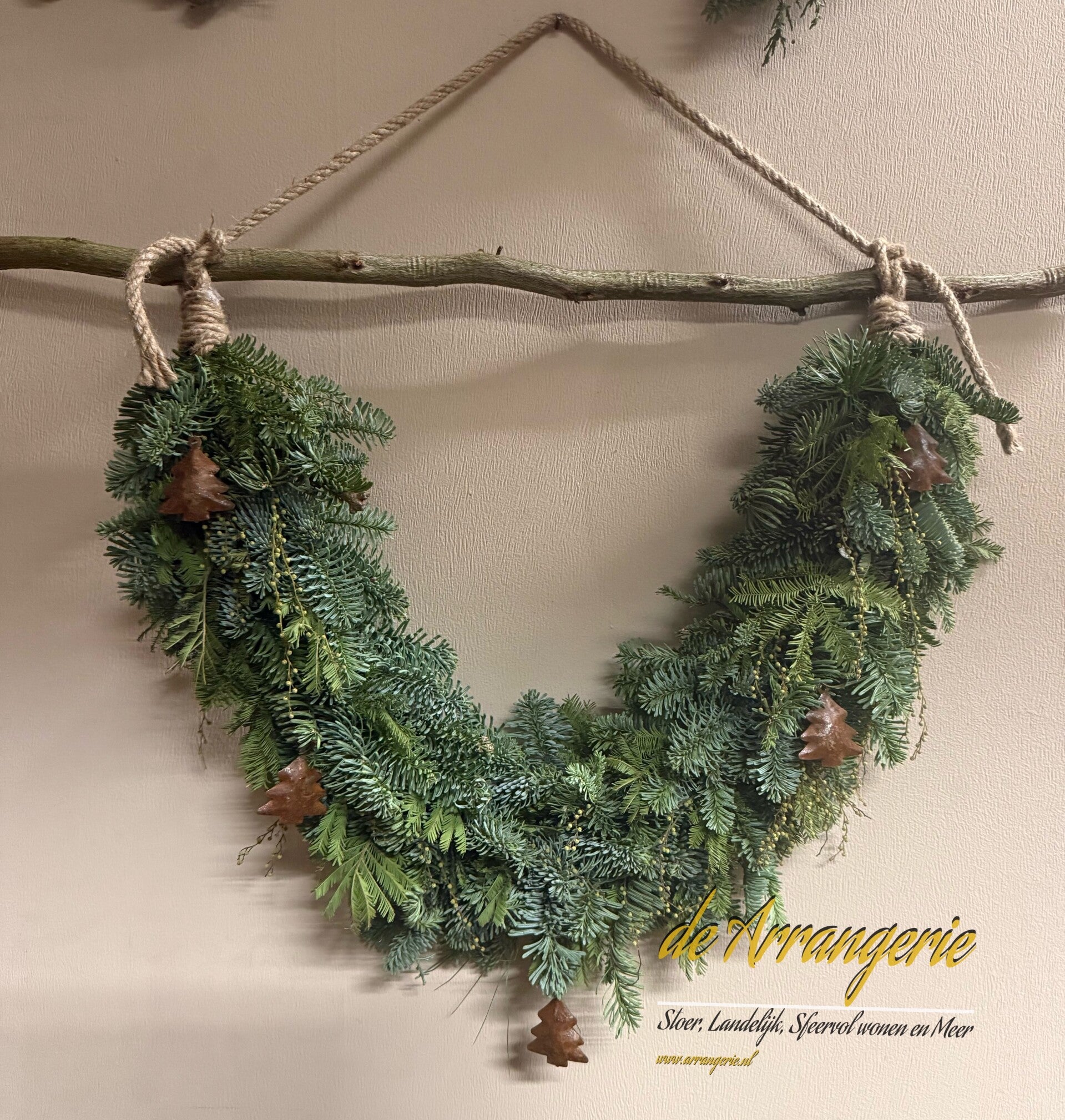 Vers gebonden guirlande aan stok