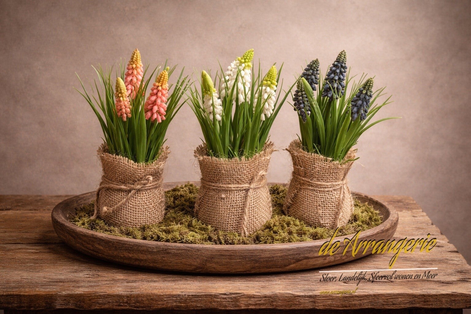 Muscari /druifjes in jute in blauw, wit en roze