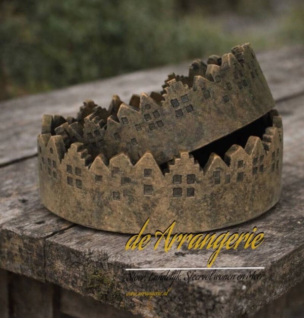 BRYNXZ  schaal van kanaalhuisjes Maj Brown