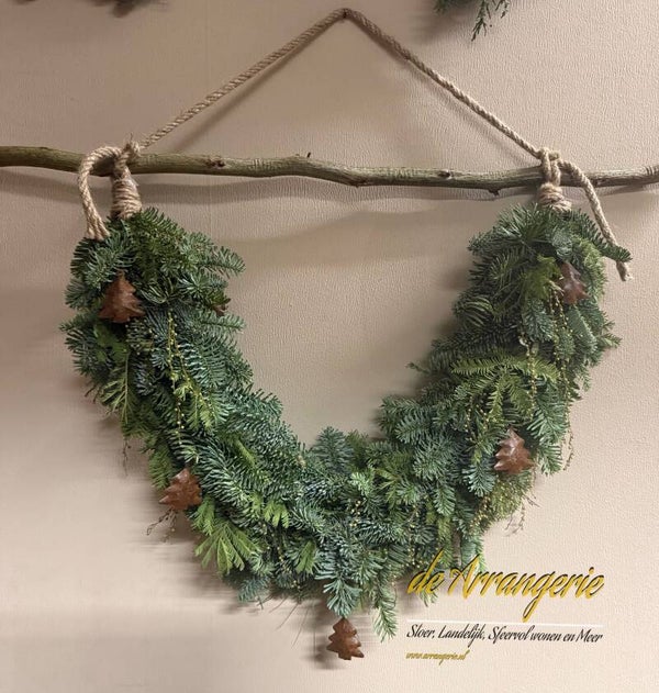 Vers gebonden guirlande aan stok