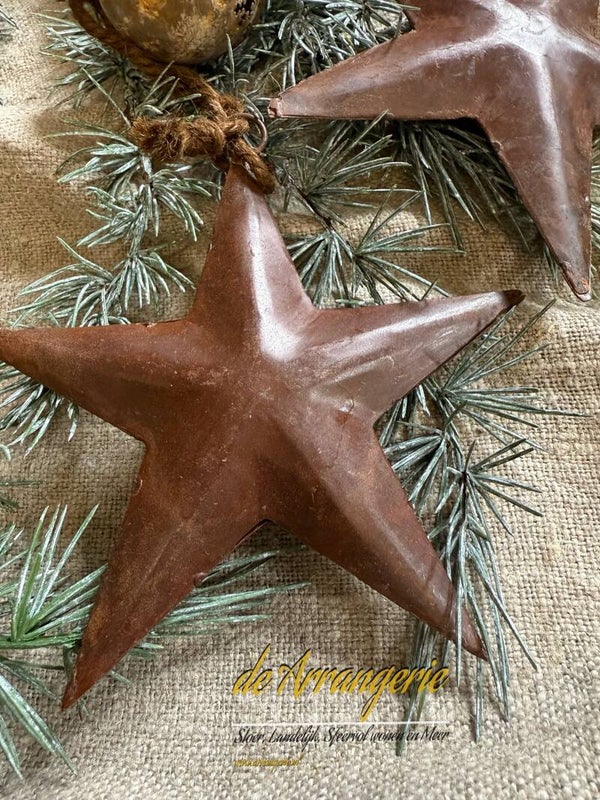 Roest ster 18cm aan sisal touw