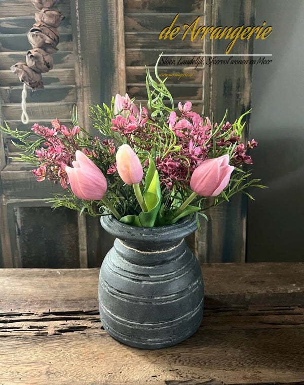 Boeketje met roze mini tulp