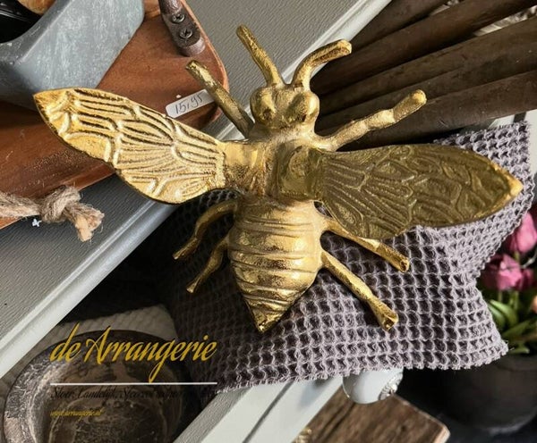 Bijtje ornament in goud kleur